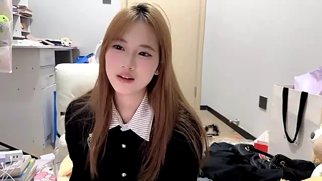 Snapshot of Ann-cookie chatting on November 2025 04:51:01 PM Ann-cookie online show from November 2025 04:51:01 PM