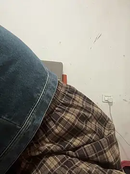 crhong666 online show from April 2026 12:28:02 AM