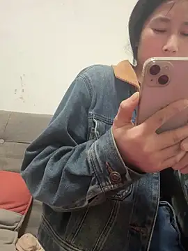 crhong666 online show from April 2026 01:19:01 AM