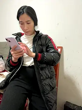 crhong666 online show from December 2025 12:14:01 AM