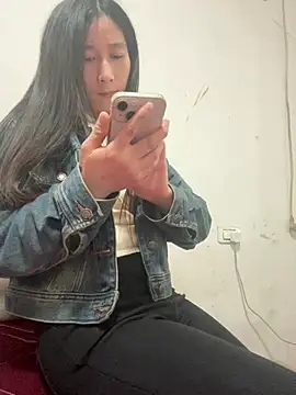 crhong666 online show from March 2026 12:23:01 AM