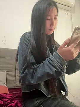 crhong666 online show from April 2026 12:35:01 AM