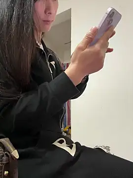 crhong666 online show from October 2025 12:22:02 AM