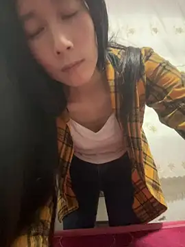 crhong666 online show from April 2026 12:36:02 AM