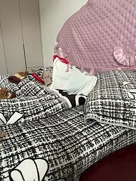 crhong666 online show from February 2026 12:56:01 AM