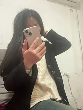 crhong666 online show from April 2026 01:11:02 AM