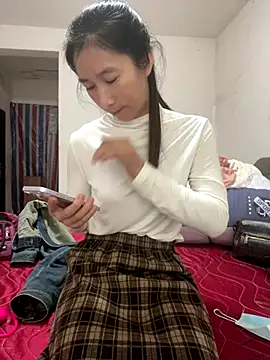 crhong666 online show from November 2025 12:25:01 AM