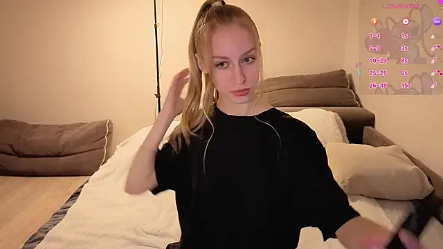 Snapshot of Sweet_xx_Gold chatting on November 2025 08:31:02 PM Sweet xx Gold online show from November 2025 08:31:02 PM