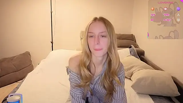 Snapshot of Sweet_xx_Gold chatting on November 2025 07:17:01 PM Sweet xx Gold online show from November 2025 07:17:01 PM