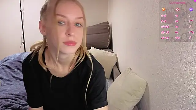 Snapshot of Sweet_xx_Gold chatting on November 2025 08:40:02 PM Sweet xx Gold online show from November 2025 08:40:02 PM