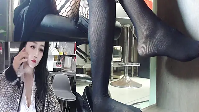 Eileen-L online show from November 2025 02:37:01 AM