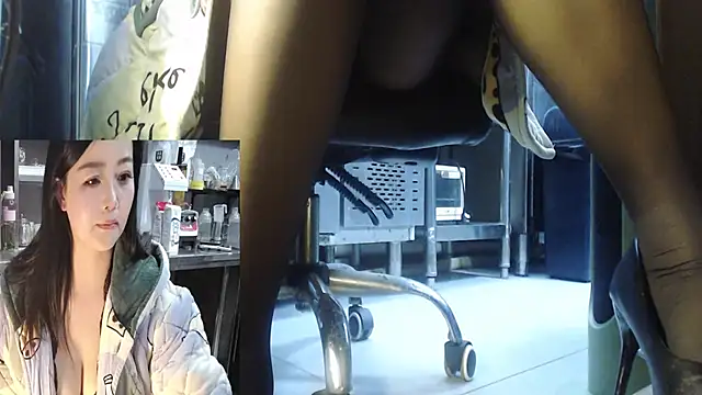 Eileen-L online show from November 2025 03:12:02 PM