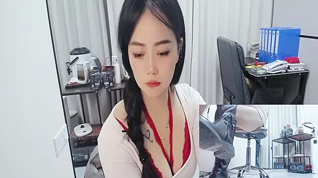 Eileen-L online show from February 2026 03:28:02 AM