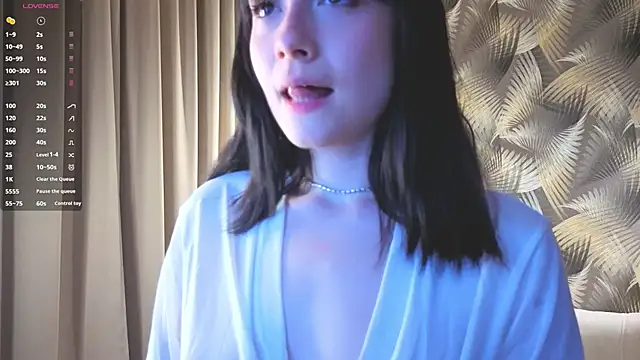 Honeey Beee online show from September 2025 07:13:01 PM