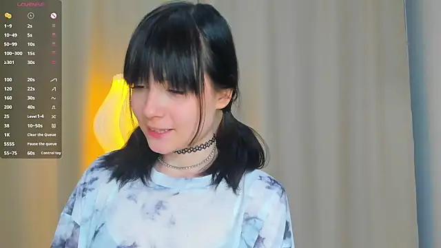 Honeey Beee online show from September 2025 07:43:02 PM