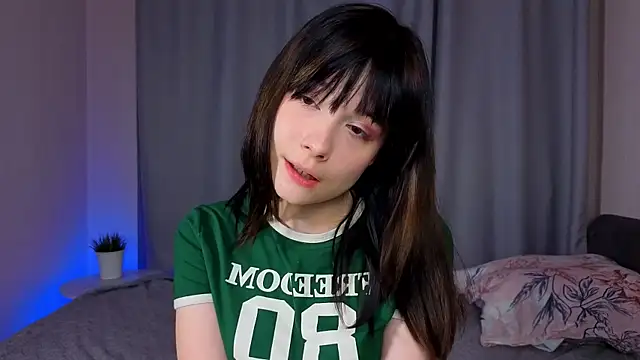 Honeey Beee online show from October 2025 04:05:01 PM