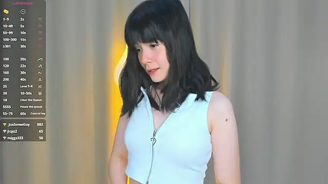 Honeey Beee online show from September 2025 07:20:02 PM