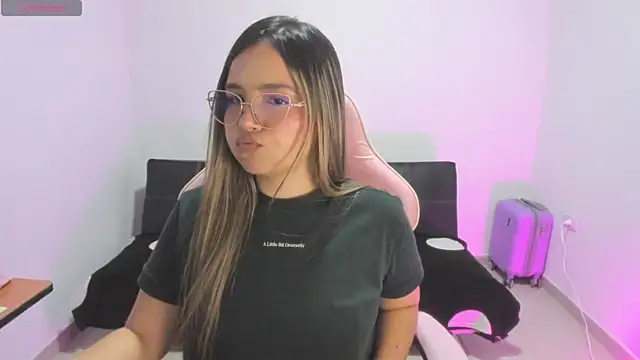 Snapshot of Alana_Banana_ chatting on November 2025 09:59:01 PM Alana Banana online show from November 2025 09:59:01 PM