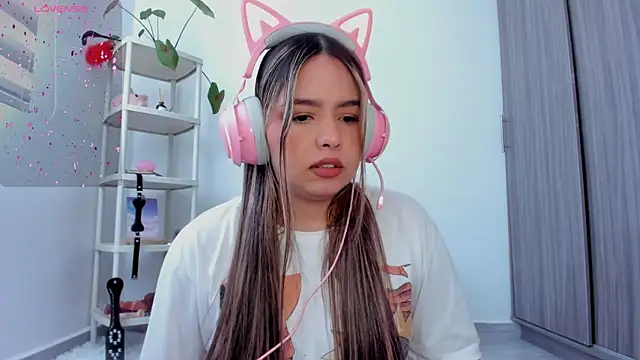 Alana Banana  online show from October 2025 03:26:02 PM
