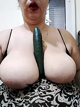 Snapshot of milkbreastsexy chatting on September 2025 08:24:02 AM milkbreastsexy online show from September 2025 08:24:02 AM