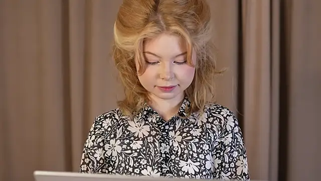 Snapshot of Stella_Vanila chatting on October 2025 12:33:02 AM Stella Vanila online show from October 2025 12:33:02 AM