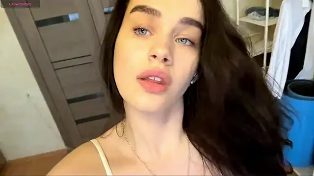 Snapshot of Quiet_luxury chatting on November 2025 09:35:01 AM Quiet luxury online show from November 2025 09:35:01 AM