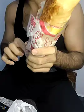 yazin199 online show from October 2025 10:57:01 PM