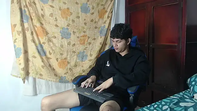 alice julls online show from May 2026 06:41:02 PM