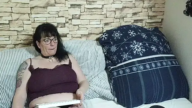 honey47 online show from February 2026 07:56:01 PM