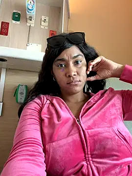 LuckyKhloe online show from October 2025 06:31:02 PM