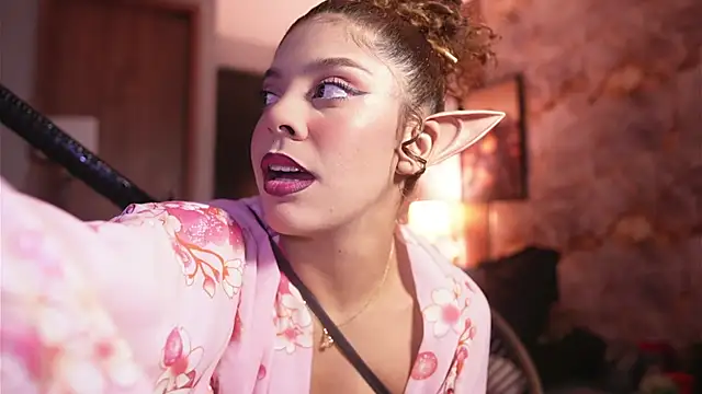 hannachris- online show from December 2025 11:05:02 PM