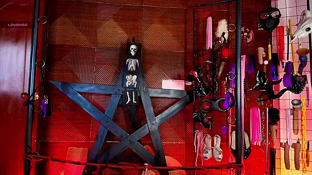 Misstresss aurora bdsm online show from April 2026 01:01:02 PM