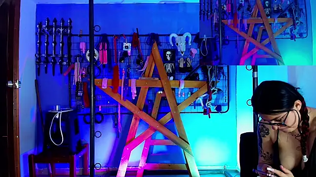 Misstresss aurora bdsm online show from October 2025 03:09:02 PM