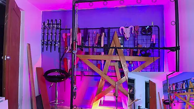 Misstresss aurora bdsm online show from October 2025 03:13:02 PM