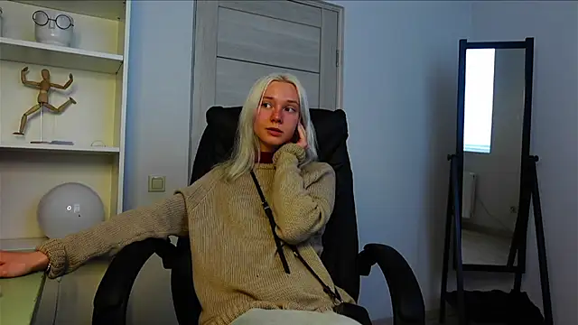 Laura Chaplin online show from September 2025 02:23:01 PM