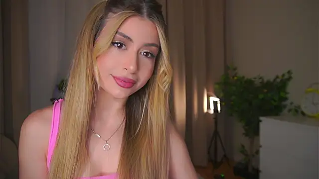 Snapshot of GeorginaHarn chatting on April 2026 08:10:01 AM GeorginaHarn online show from April 2026 08:10:01 AM