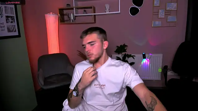 aron black  online show from October 2025 08:19:01 PM