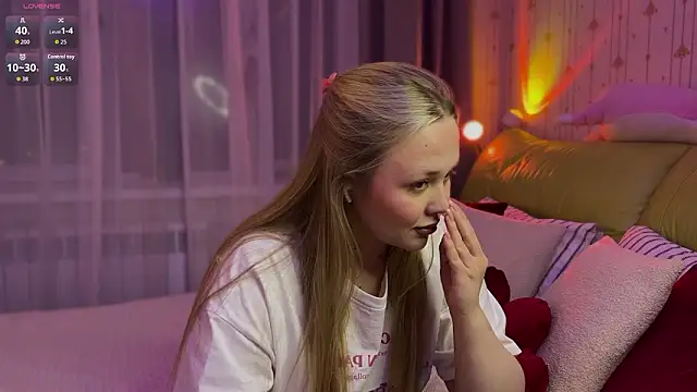 Estella Elwood online show from March 2026 06:15:02 PM