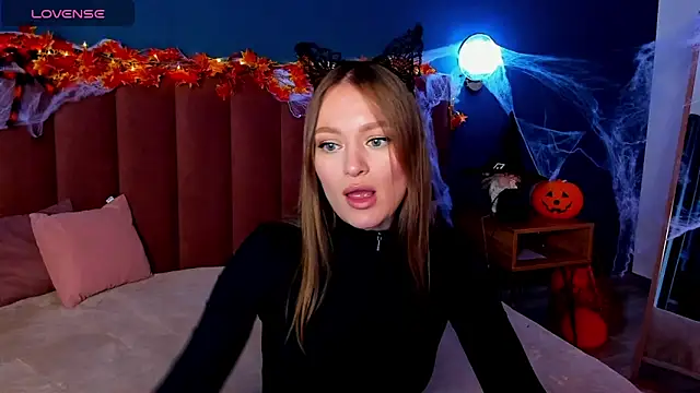 EvelynPoole online show from October 2025 01:37:02 AM