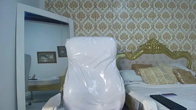 JessB  online show from November 2025 08:01:01 PM