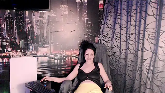 AMOURSWEET2025 online show from April 2026 06:58:02 PM