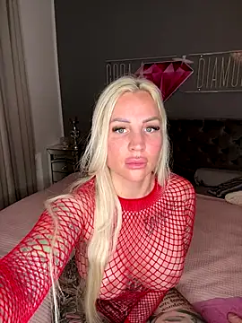 CoraDiamond online show from December 2025 07:18:01 AM