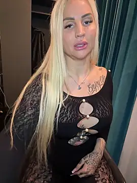 CoraDiamond online show from February 2026 11:48:01 PM