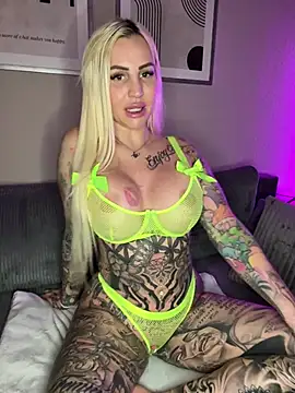 CoraDiamond online show from April 2026 07:08:02 PM