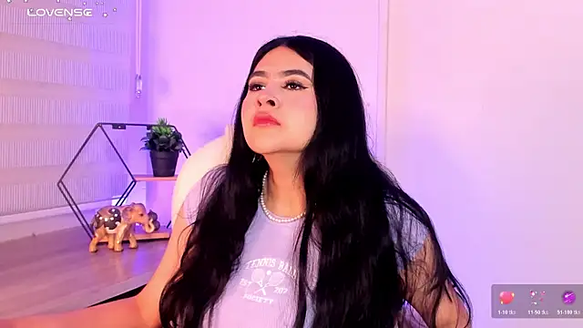 Emma  clark  online show from November 2025 12:49:01 PM