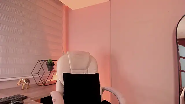 Emma  clark  online show from March 2026 12:31:01 PM