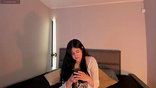 Snapshot of Emma__clark_ chatting on May 2026 08:07:02 PM Emma clark online show from May 2026 08:07:02 PM