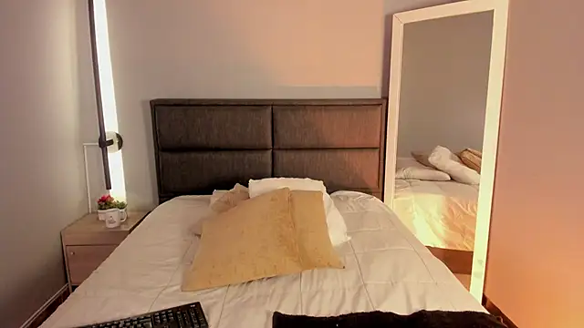 Emma  clark  online show from March 2026 12:29:02 PM