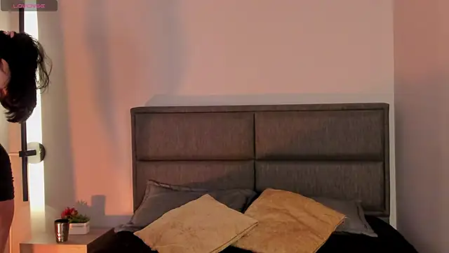 Emma  clark  online show from April 2026 12:42:01 PM