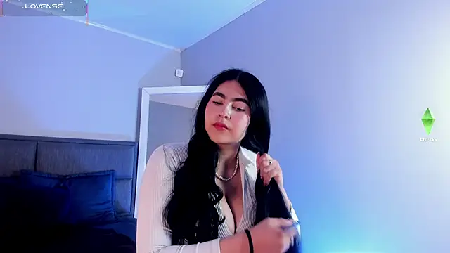 Emma  clark  online show from December 2025 11:23:02 AM